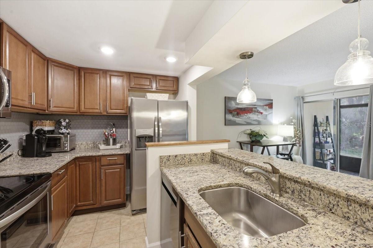 LAKESIDE CONDO APTS - Residential