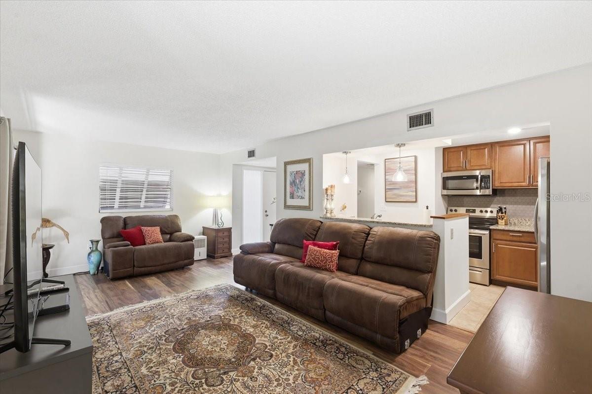 LAKESIDE CONDO APTS - Residential