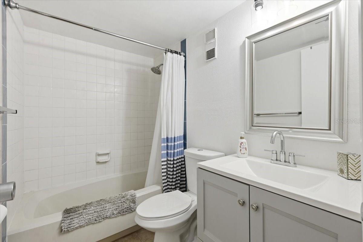 LAKESIDE CONDO APTS - Residential