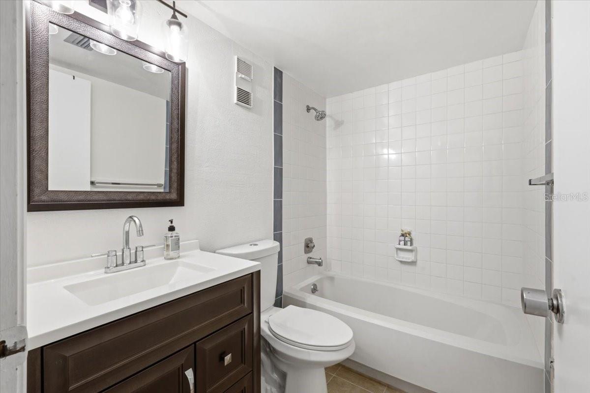 LAKESIDE CONDO APTS - Residential