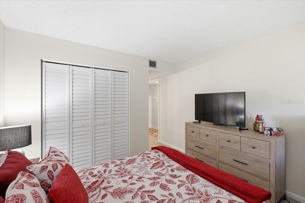 LAKESIDE CONDO APTS - Residential