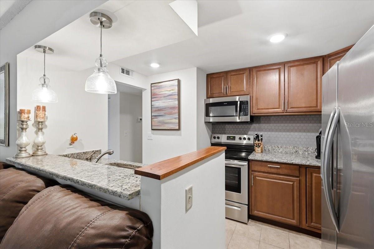 LAKESIDE CONDO APTS - Residential