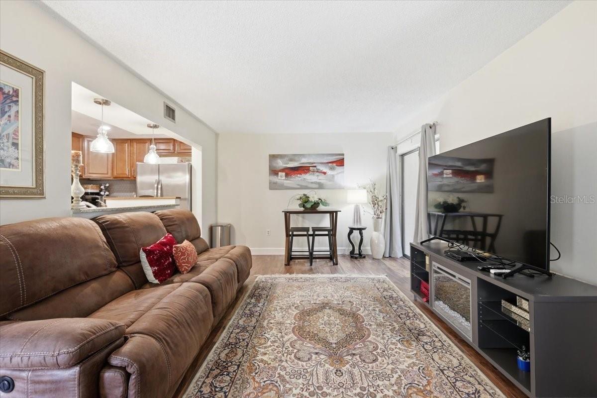 LAKESIDE CONDO APTS - Residential