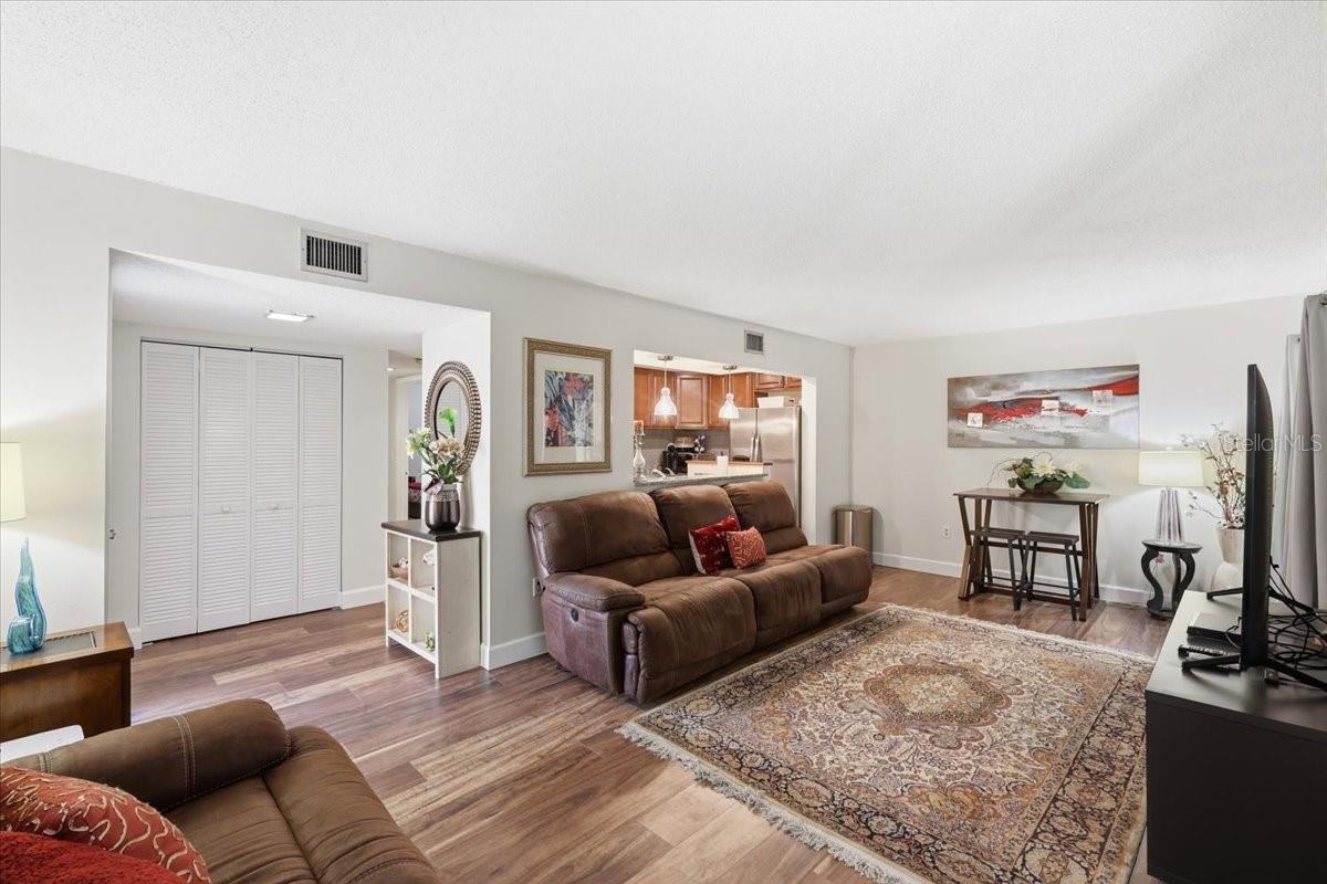 LAKESIDE CONDO APTS - Residential