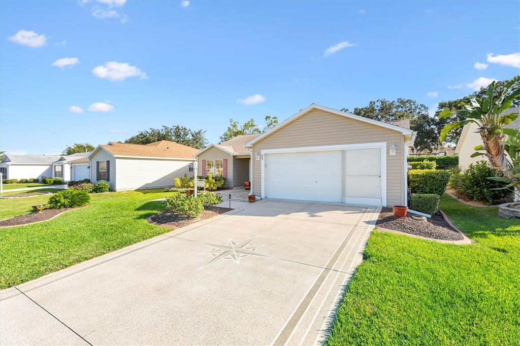 Photo of 939 Livingston Loop, The Villages, FL 32162 (MLS # OM711203)