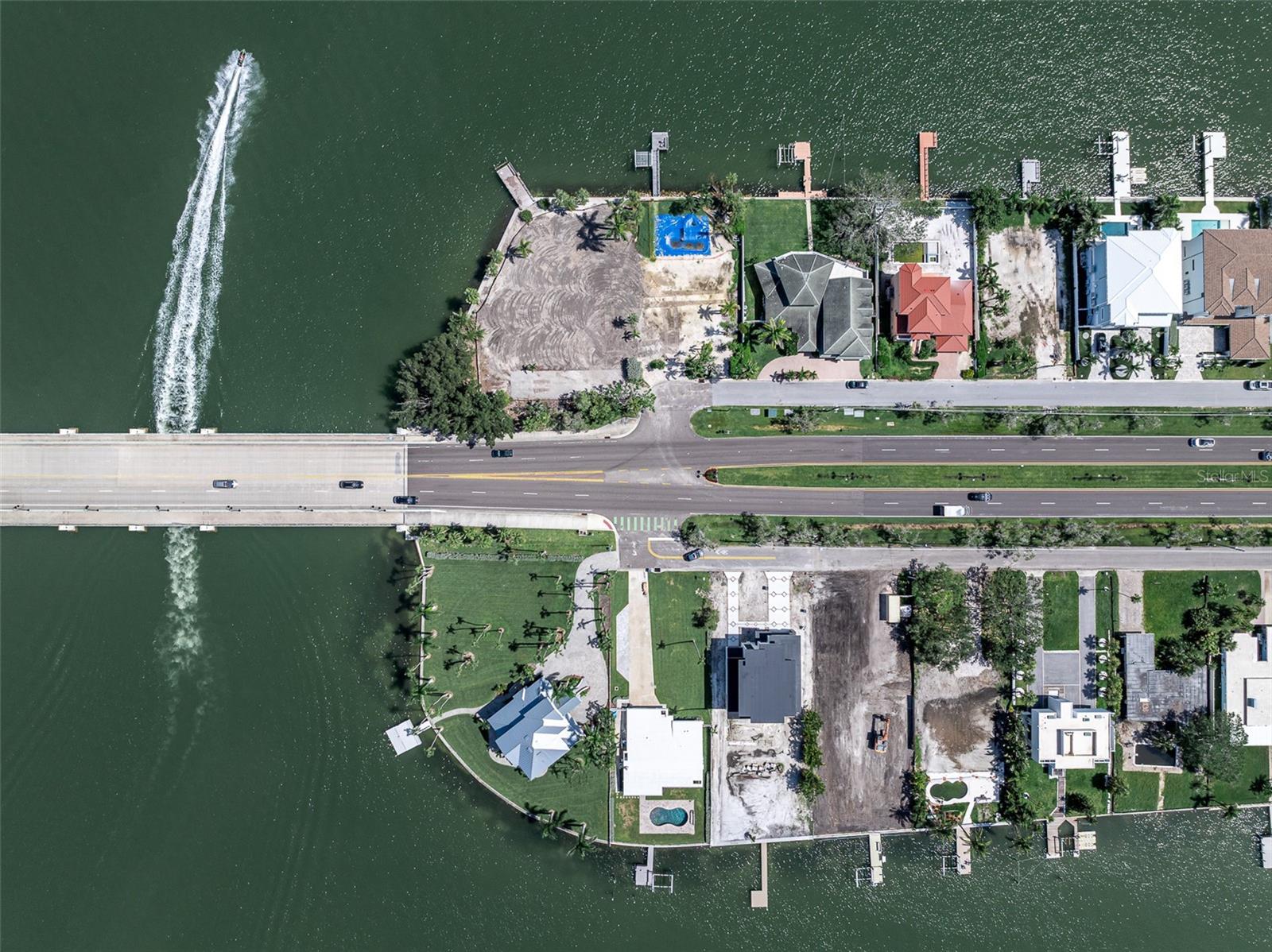 PARADISE ISLAND - Land