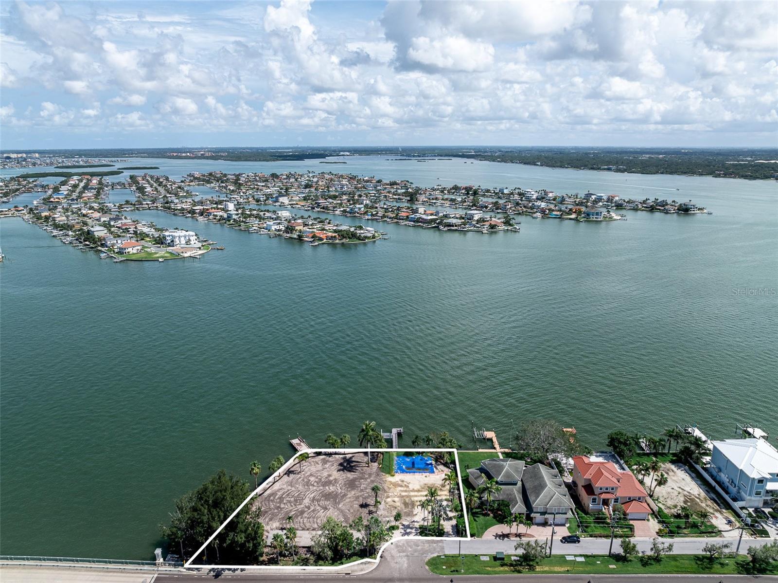 PARADISE ISLAND - Land