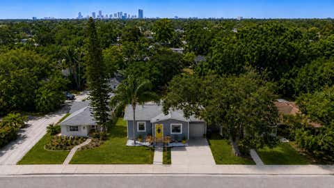 Photo of 726 38th Avenue N, St Petersburg, FL 33704 (MLS # TB8522669)