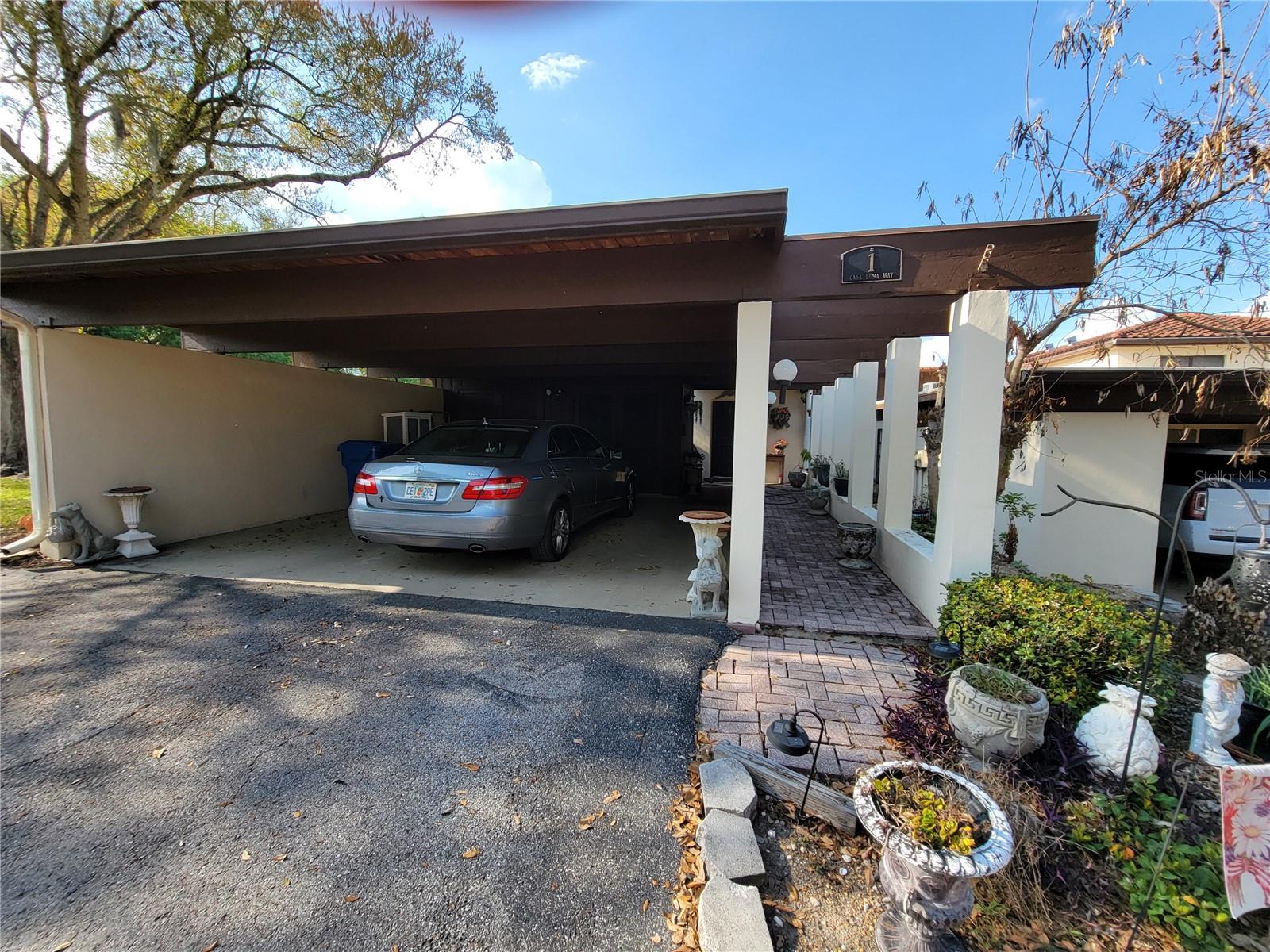 CASA LOMA CONDO - Residential