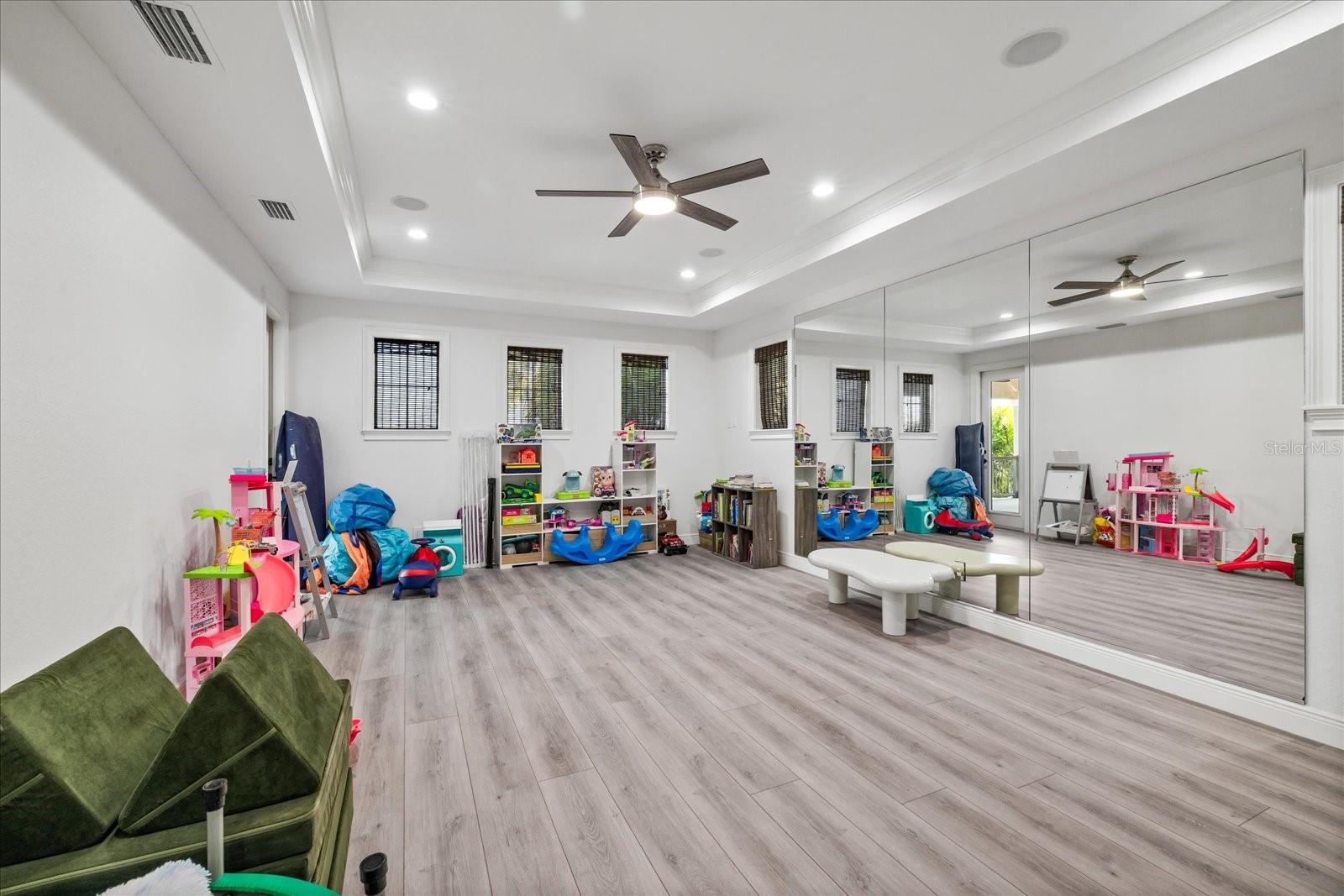 WESTSHORE YACHT CLUB PH 1 - Residential