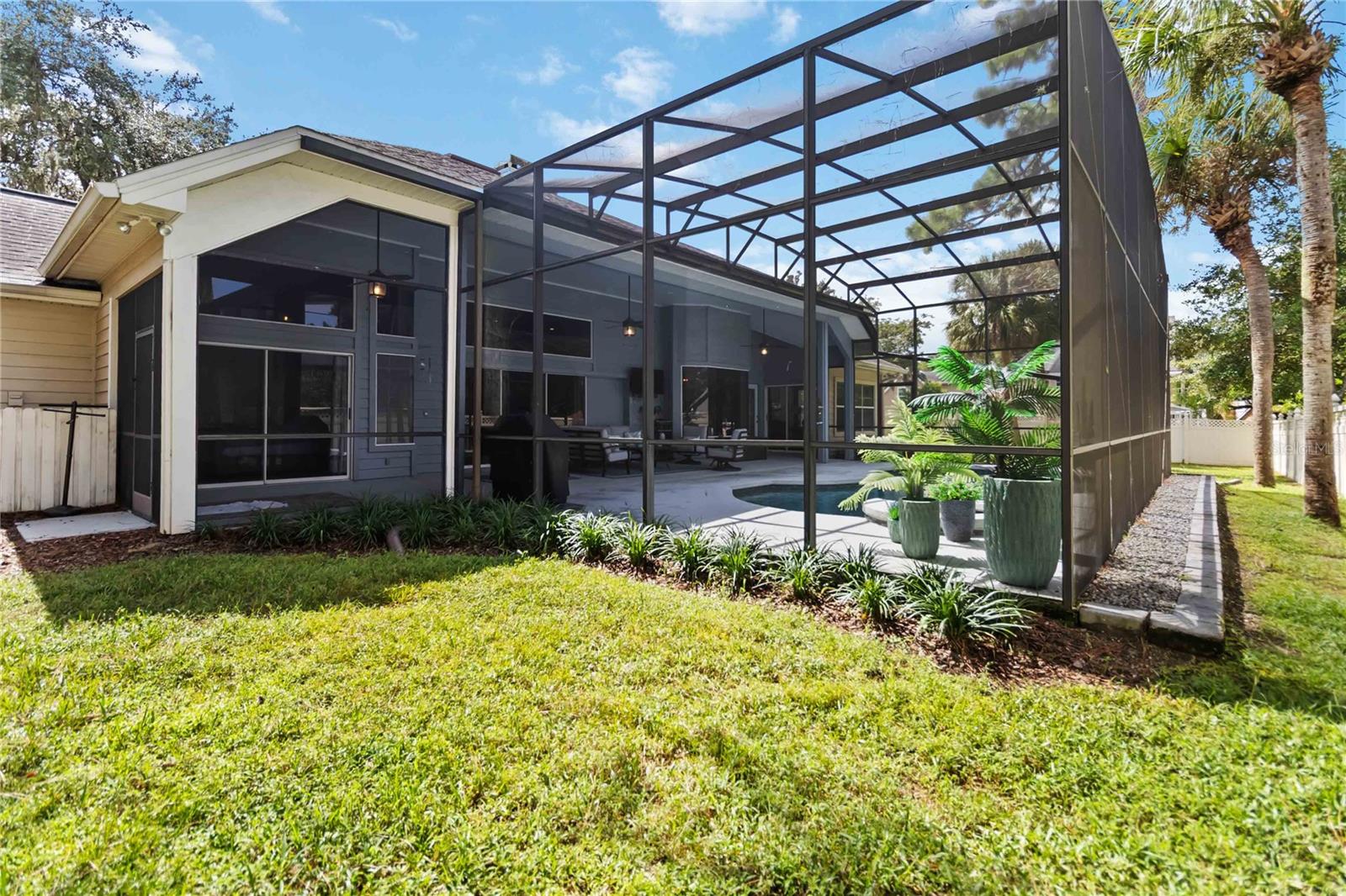 RIVER WALK - Residential