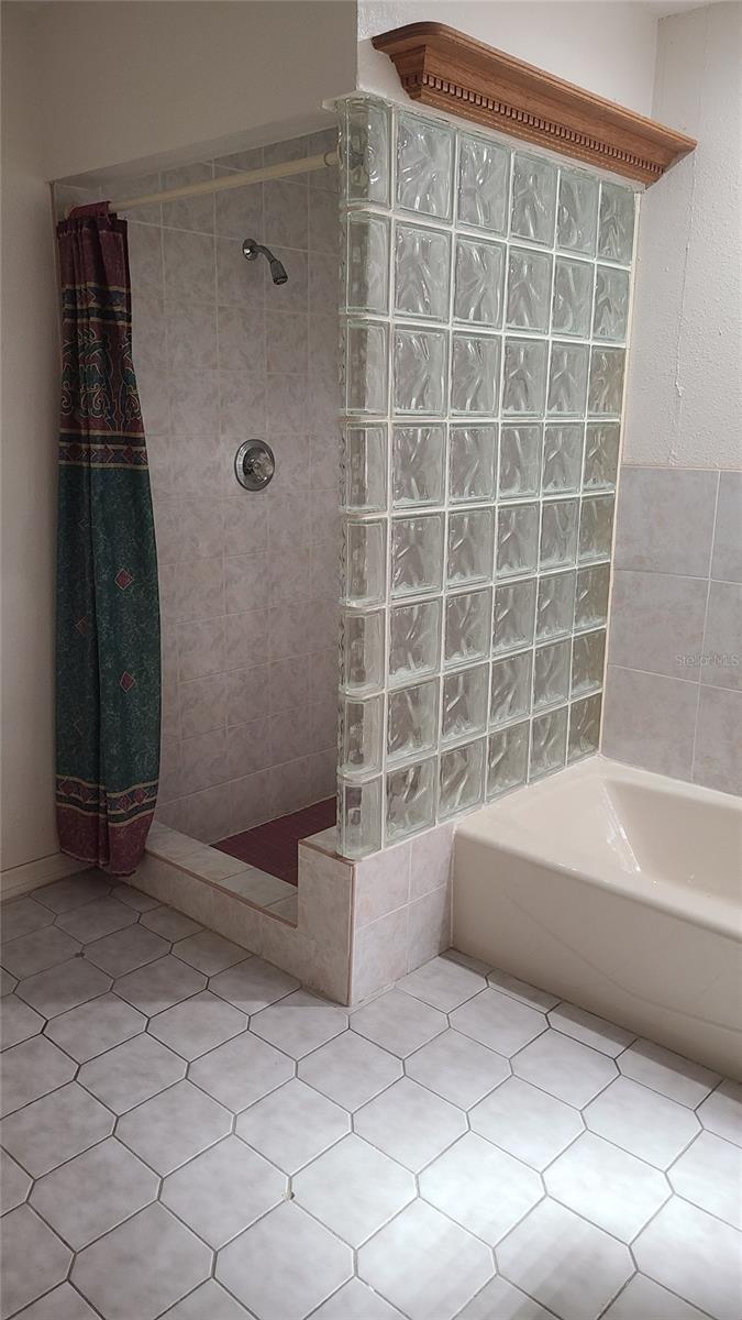 BARRETT MANOR - Residential Lease