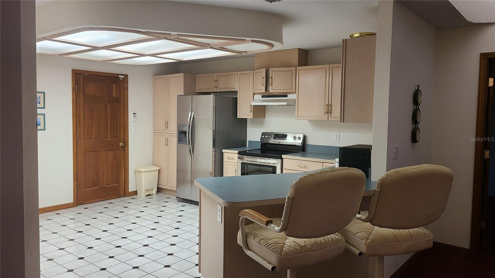 BARRETT MANOR - Residential Lease