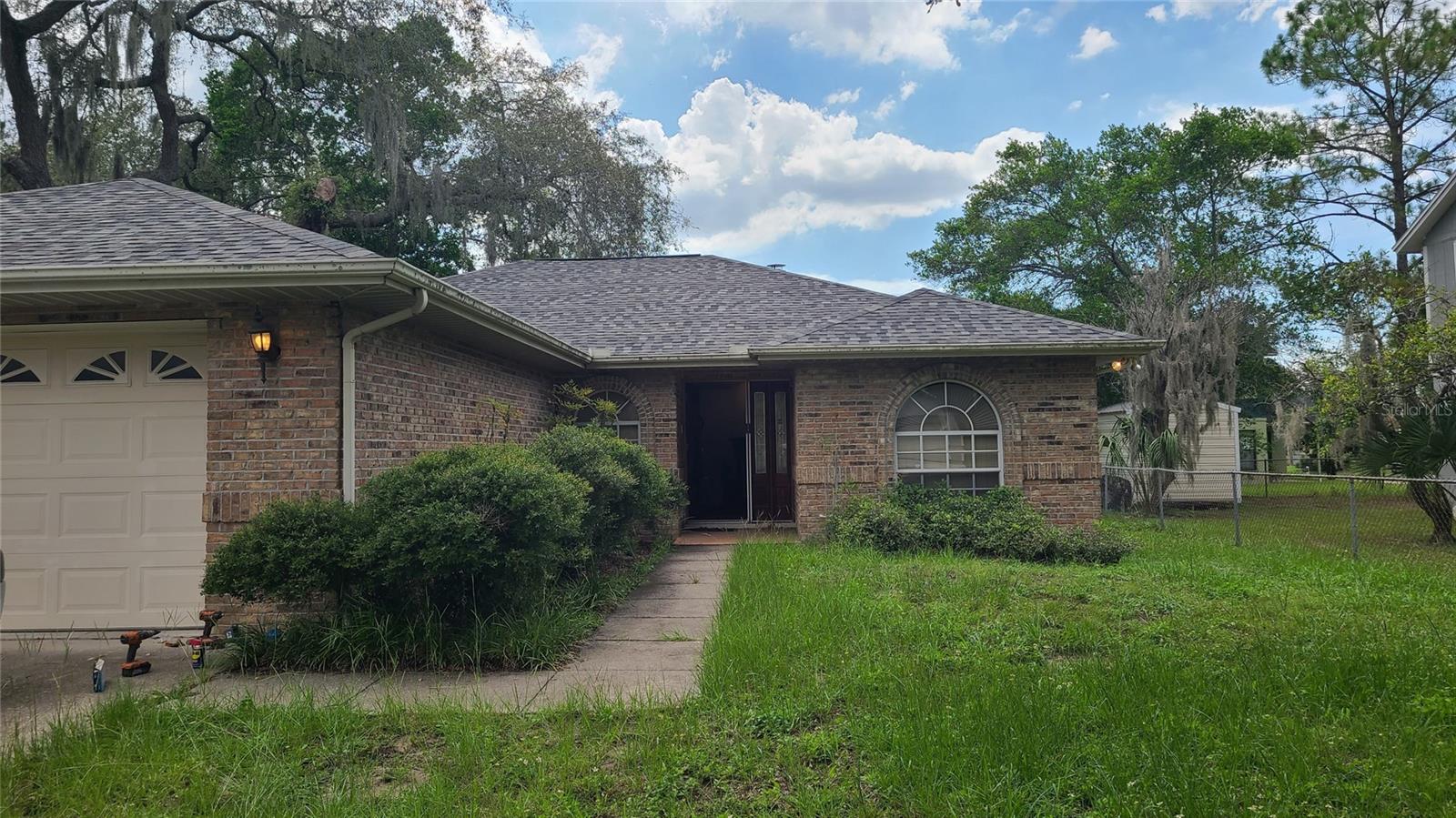 BARRETT MANOR - Residential Lease