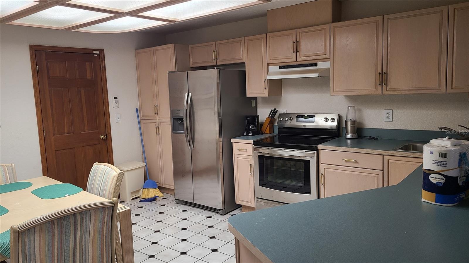 BARRETT MANOR - Residential Lease