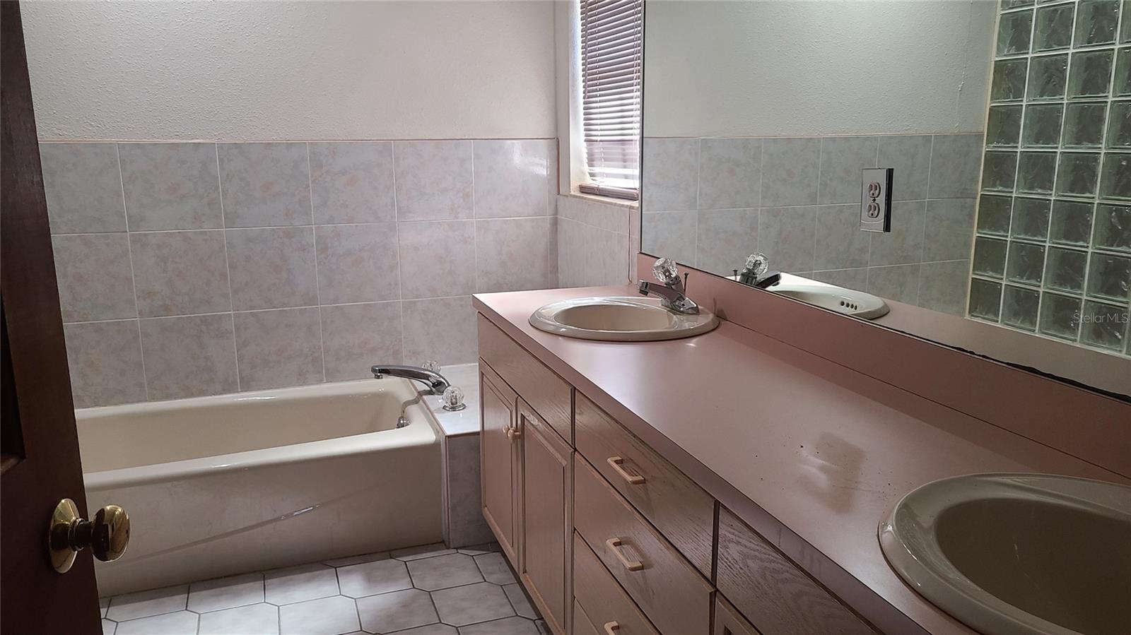 BARRETT MANOR - Residential Lease