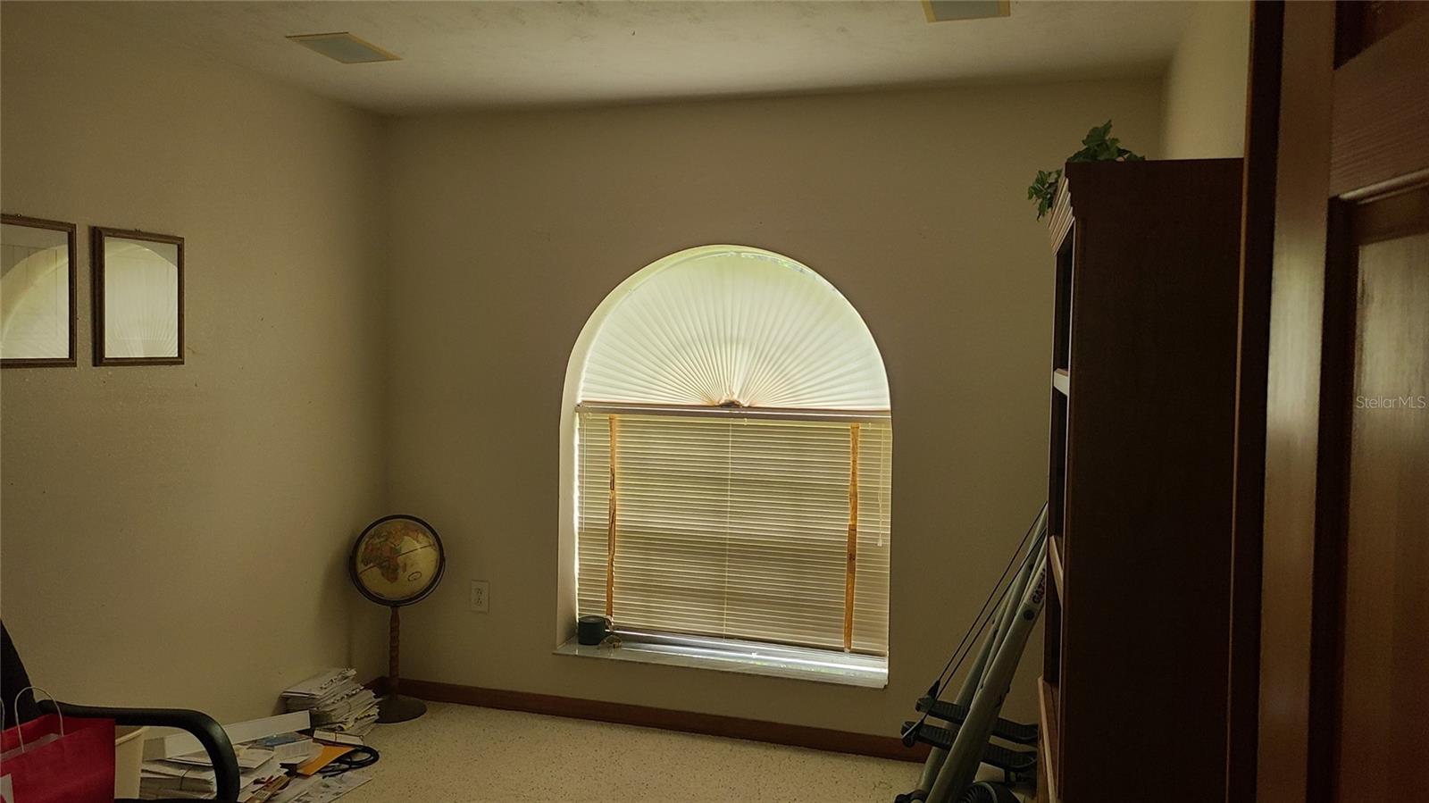 BARRETT MANOR - Residential Lease