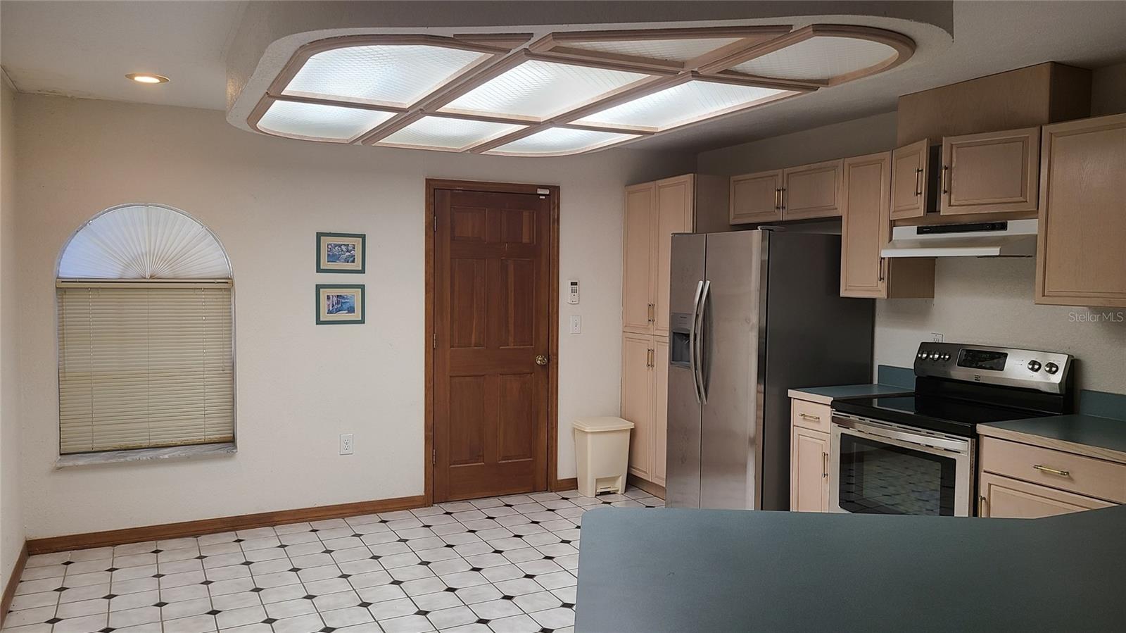 BARRETT MANOR - Residential Lease