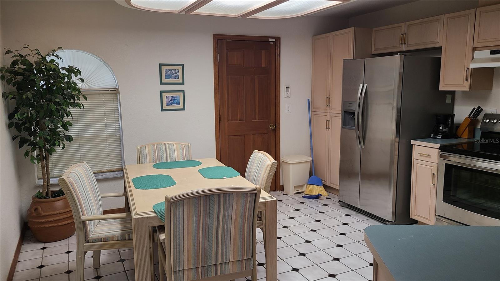 BARRETT MANOR - Residential Lease