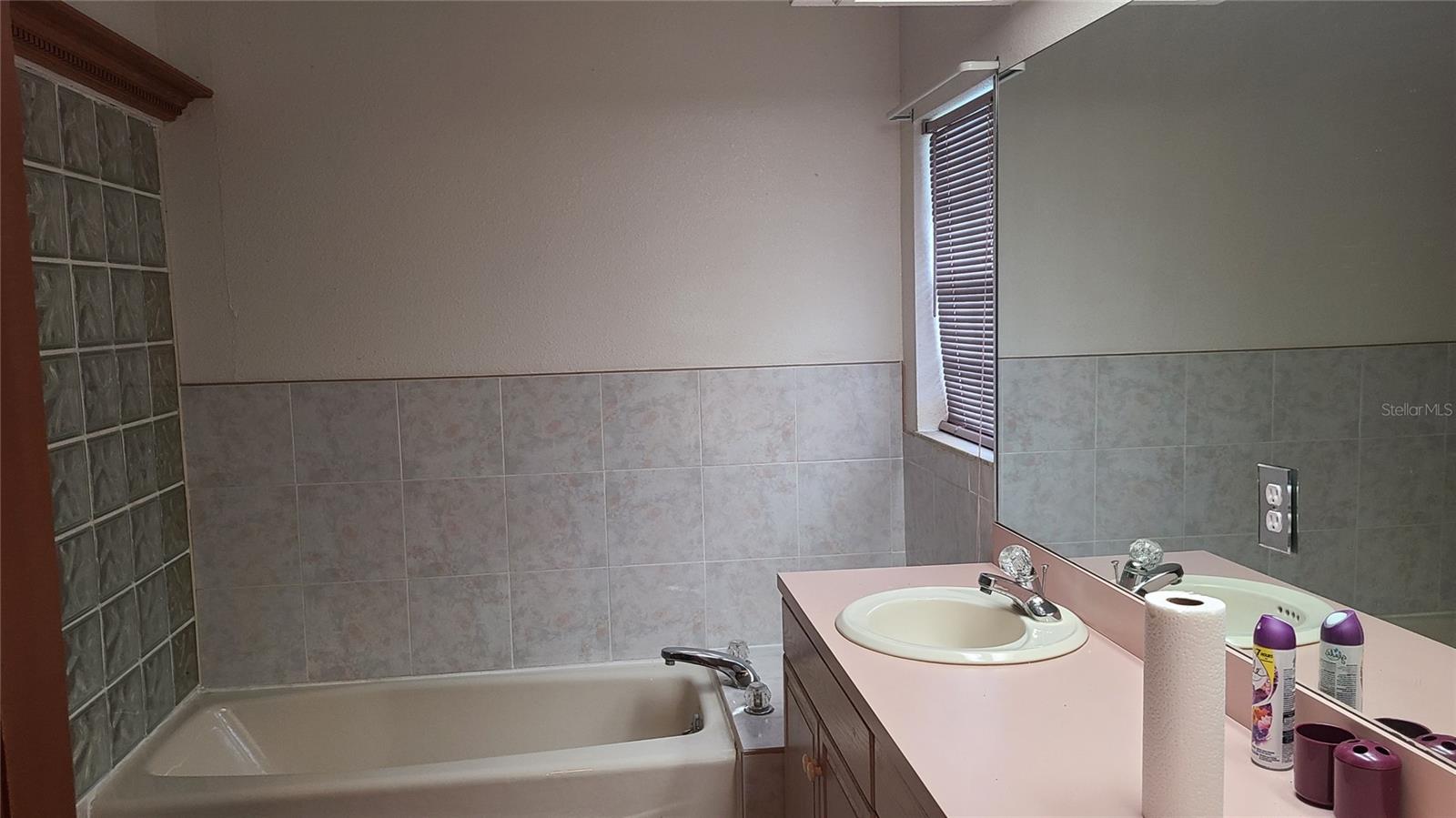 BARRETT MANOR - Residential Lease