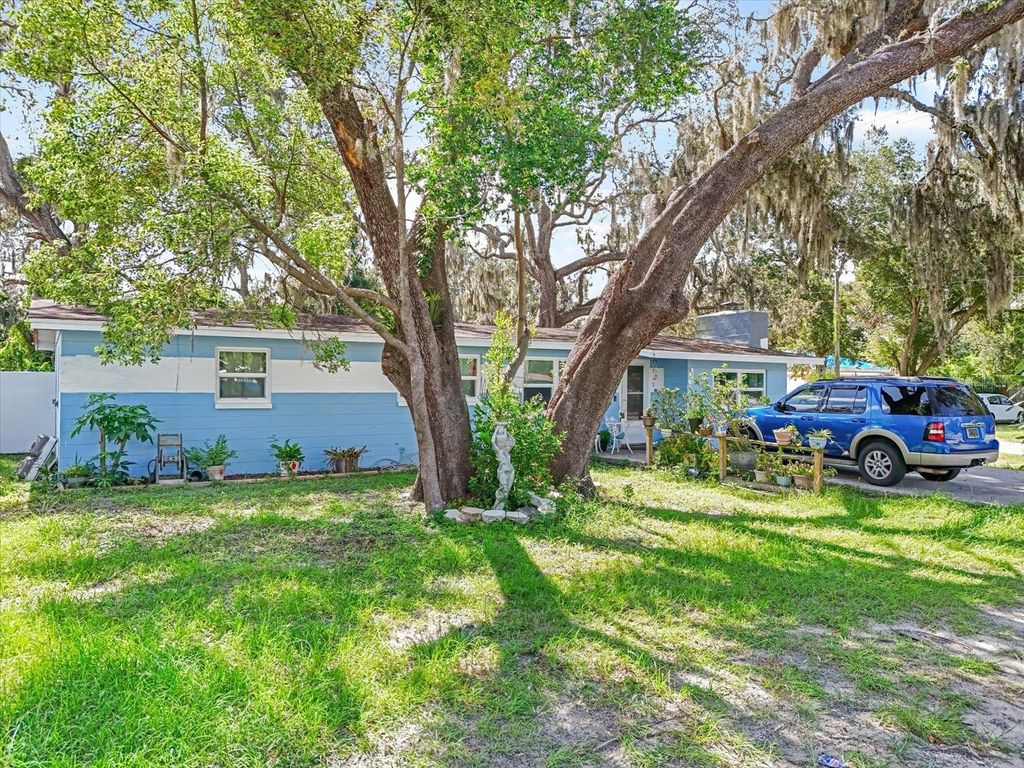 Photo of 8101 N Dakota Avenue, Tampa, FL 33604 (MLS # TB8410080)