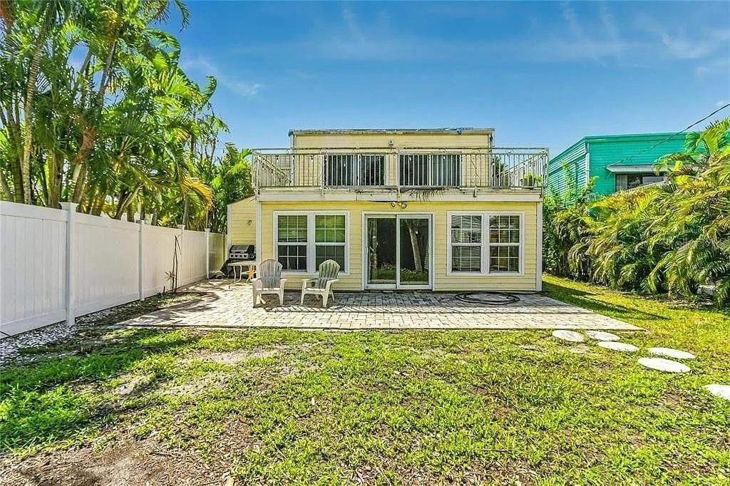 Photo of 643 Calle De Peru, Sarasota, FL 34242 (MLS # A4694451)