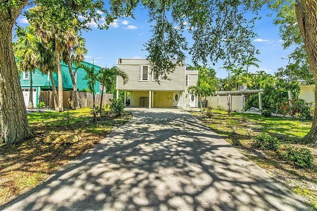 Photo of 643 Calle De Peru, Sarasota, FL 34242 (MLS # A4694451)