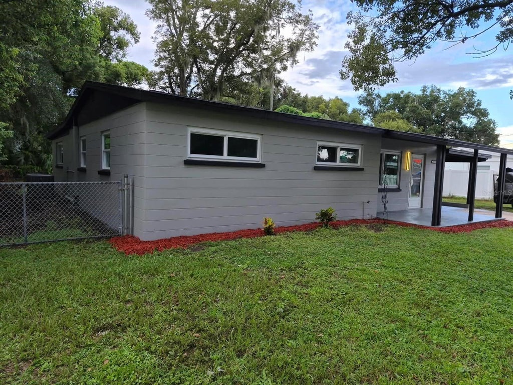 Photo of 1810 E Carol Drive, Plant City, FL 33563 (MLS # O6443864)
