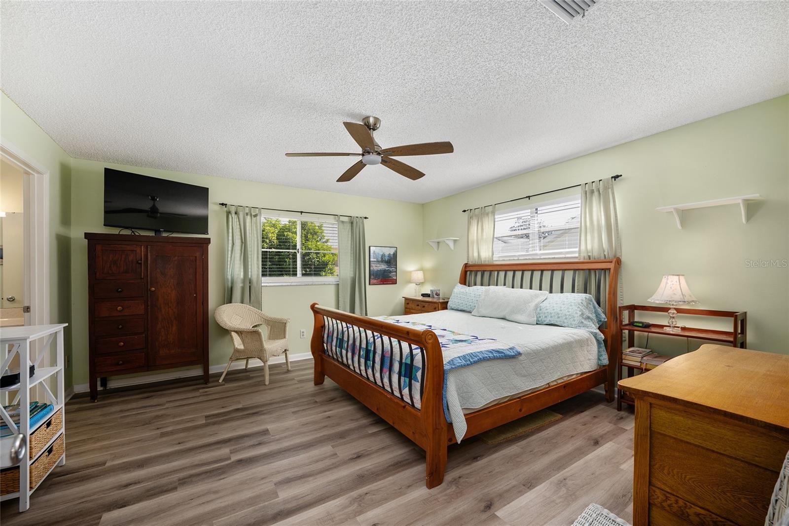 ON TOP OF THE WORLD - Residential