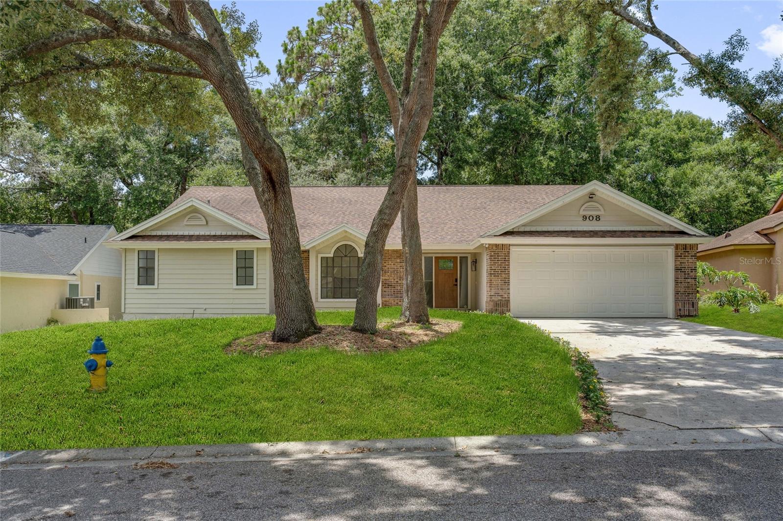908 OAKWOOD COVE