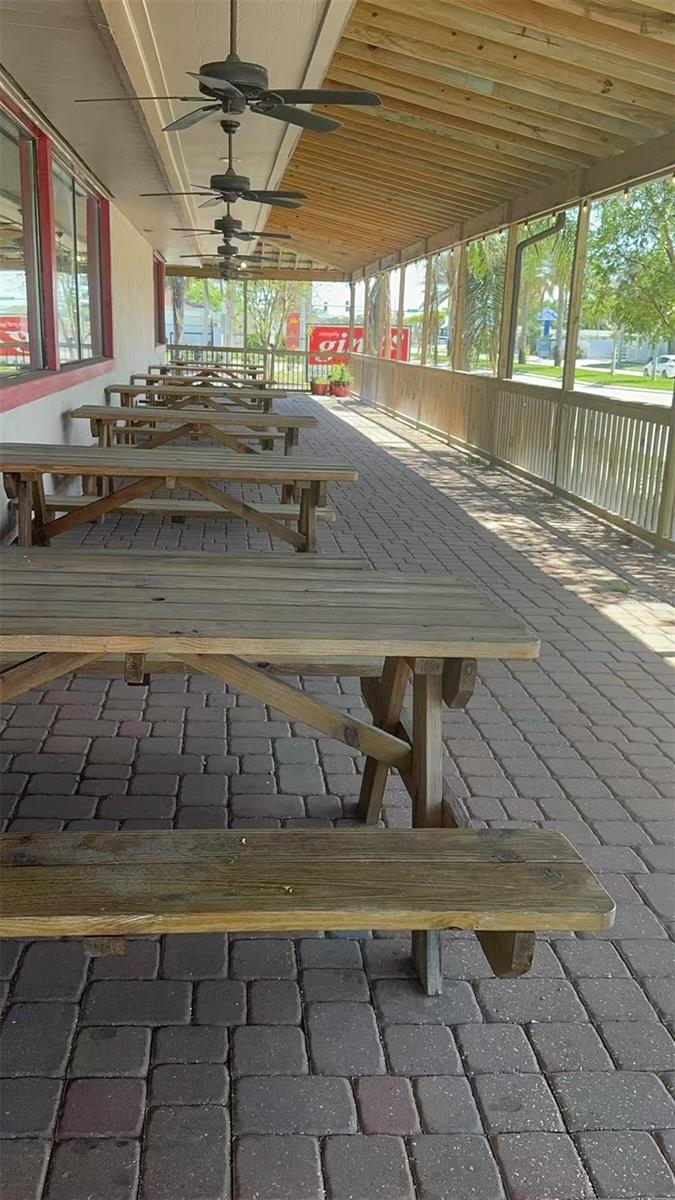 MASON & CARSWELLS HOLLY HILL - Commercial Sale