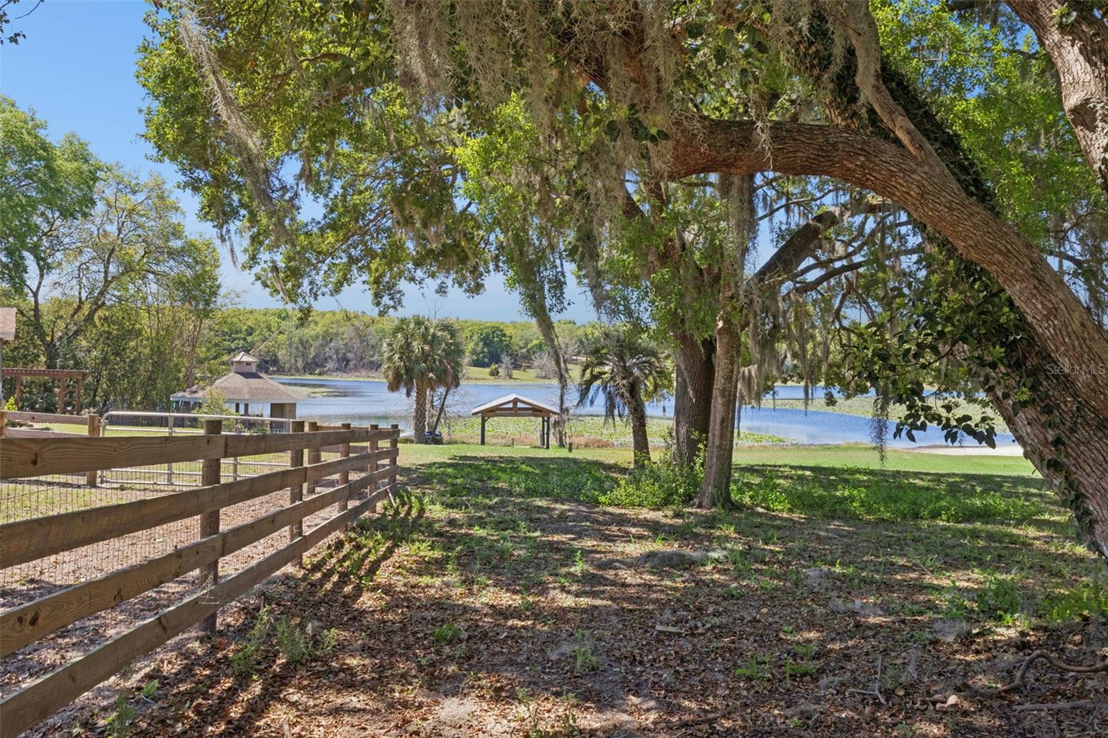 FRUITLAND PARK - Residential