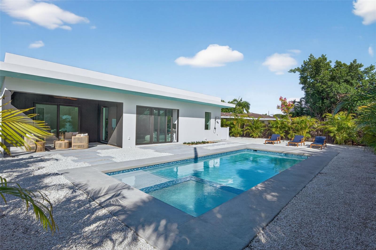 SOUTH GATE - Residential