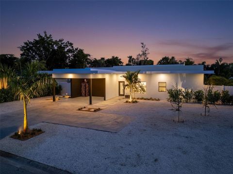 Photo of 2306 Valencia Drive, Sarasota, FL 34239 (MLS # A4670909)