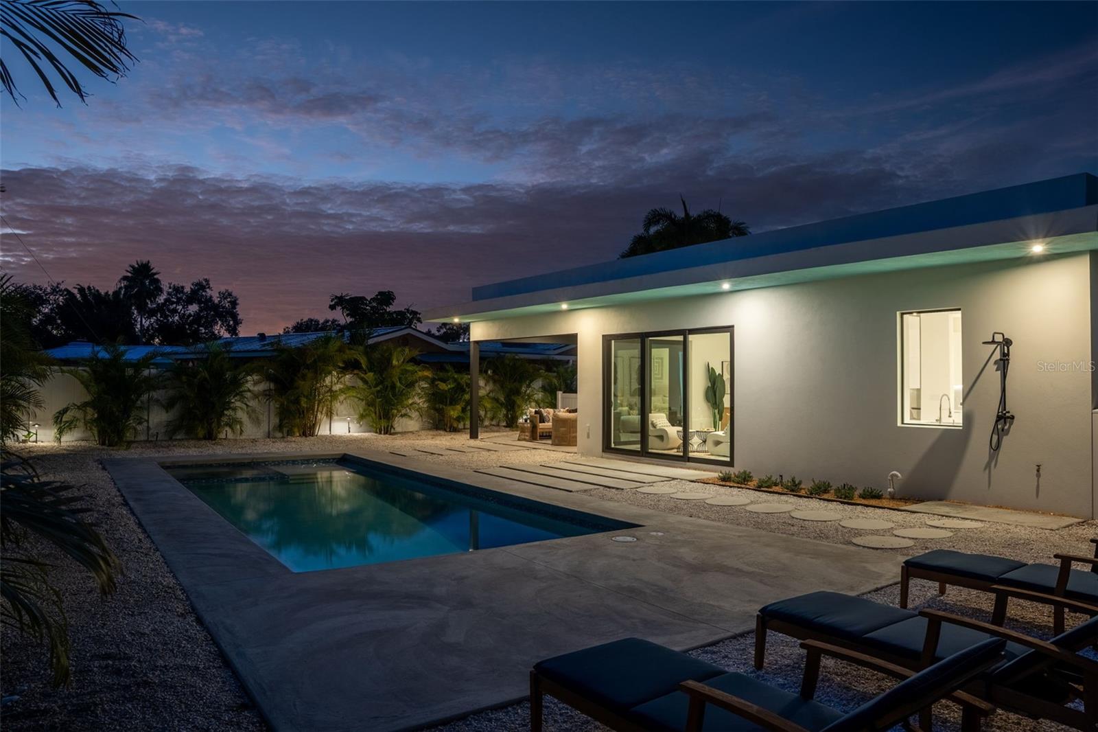 SOUTH GATE - Residential