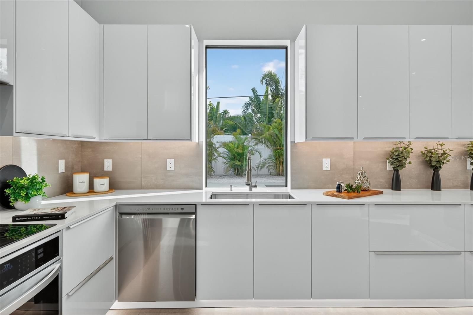 SOUTH GATE - Residential