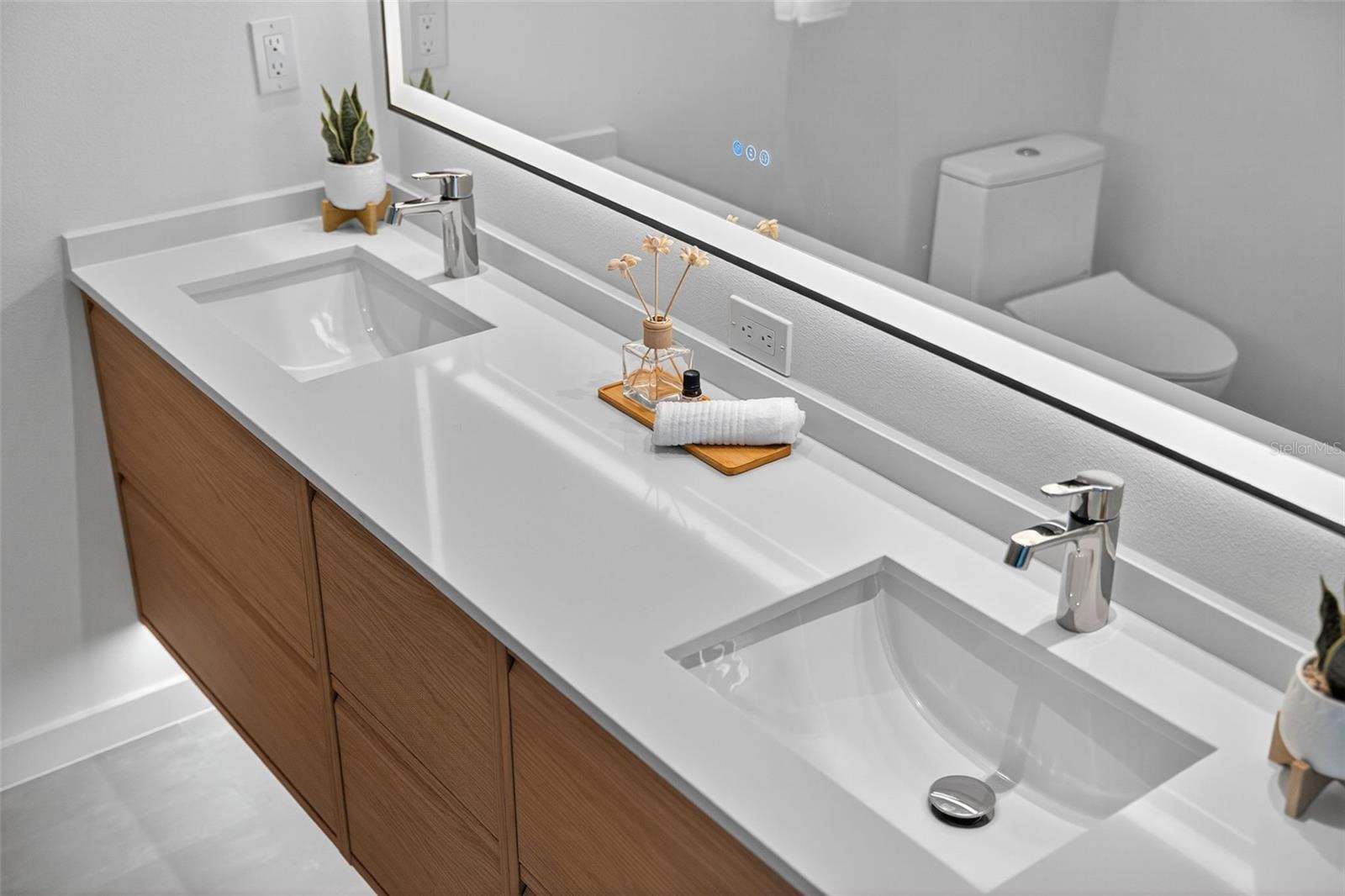 SOUTH GATE - Residential