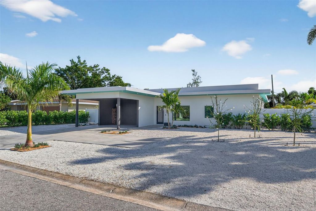 Photo of 2306 Valencia Drive, Sarasota, FL 34239 (MLS # A4670909)