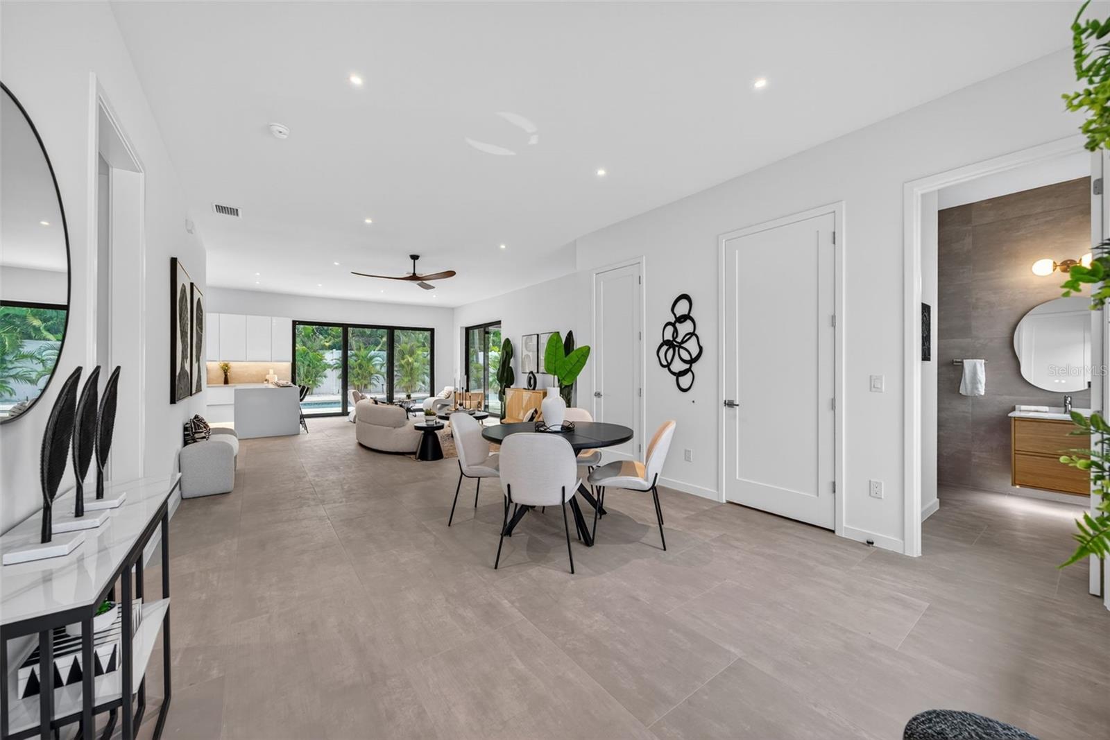 SOUTH GATE - Residential