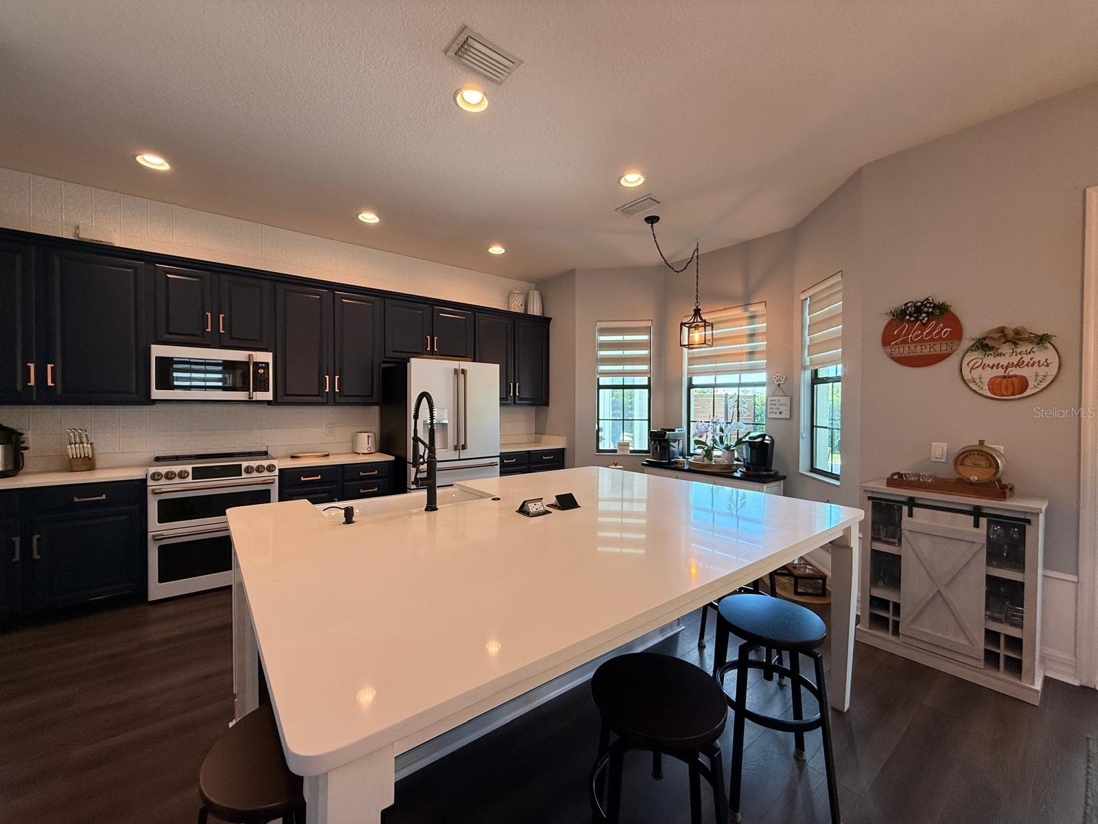 EAGLE CRK PH 01C-VLG D - Residential Lease