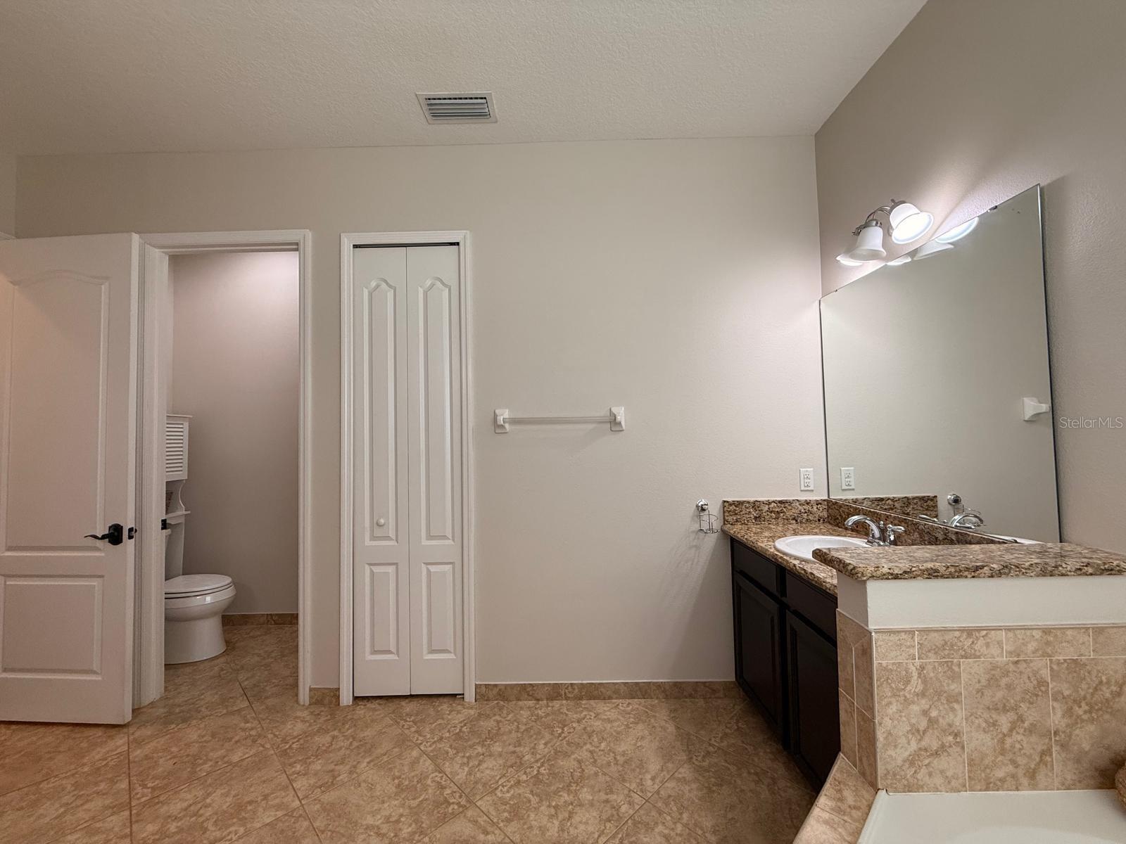 EAGLE CRK PH 01C-VLG D - Residential Lease