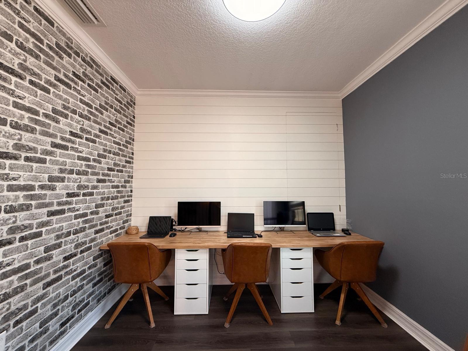 EAGLE CRK PH 01C-VLG D - Residential Lease