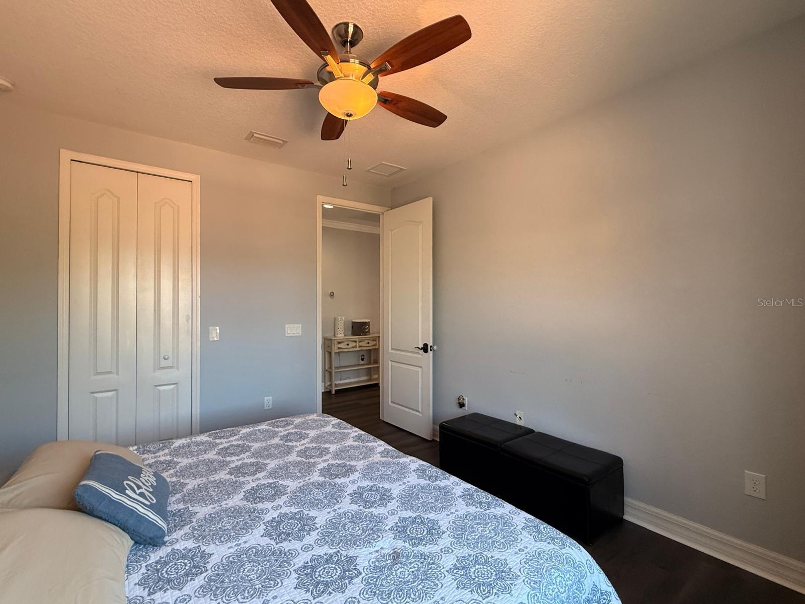 EAGLE CRK PH 01C-VLG D - Residential Lease