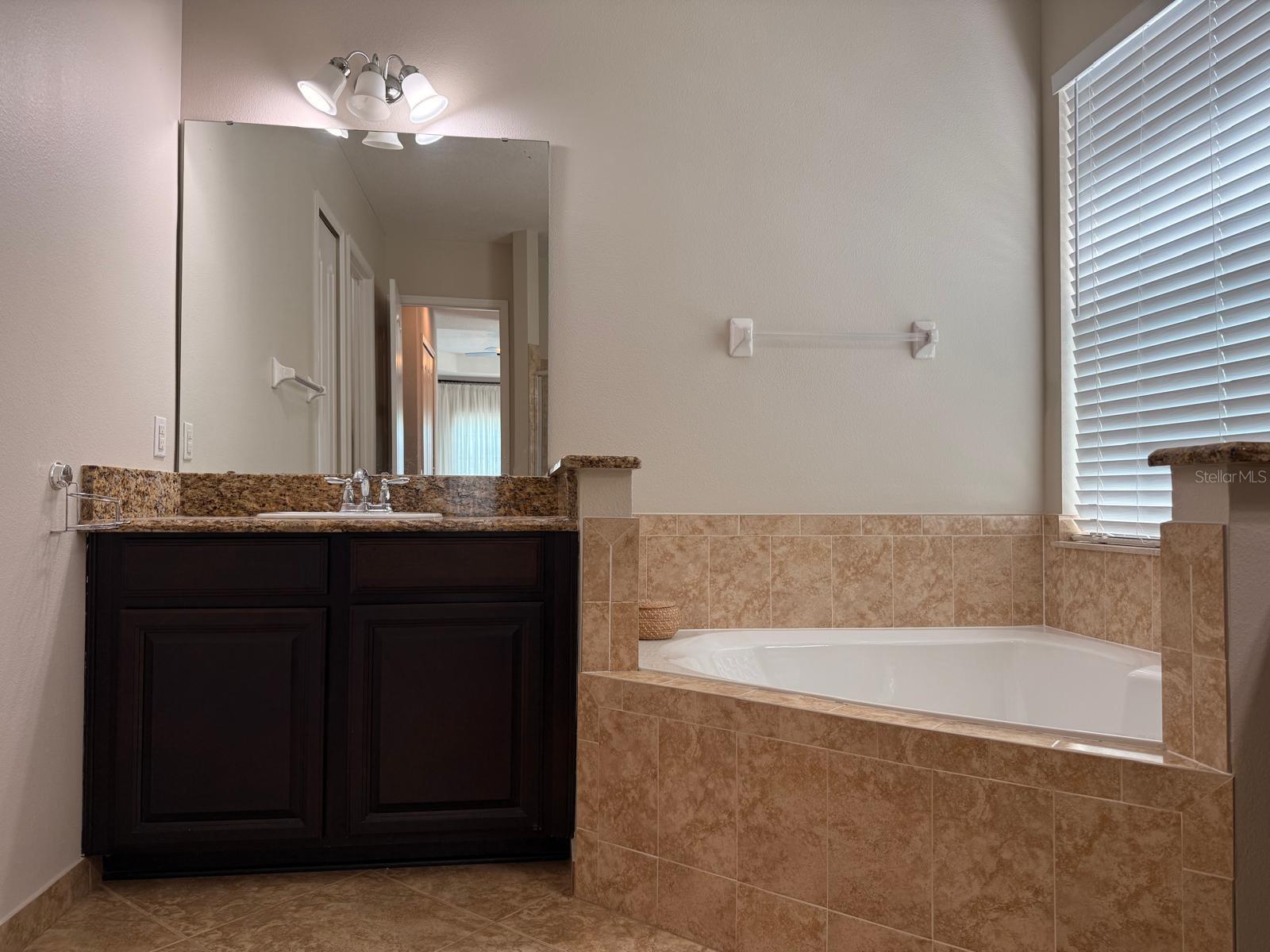 EAGLE CRK PH 01C-VLG D - Residential Lease