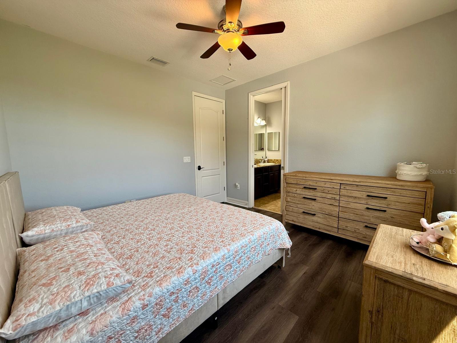 EAGLE CRK PH 01C-VLG D - Residential Lease