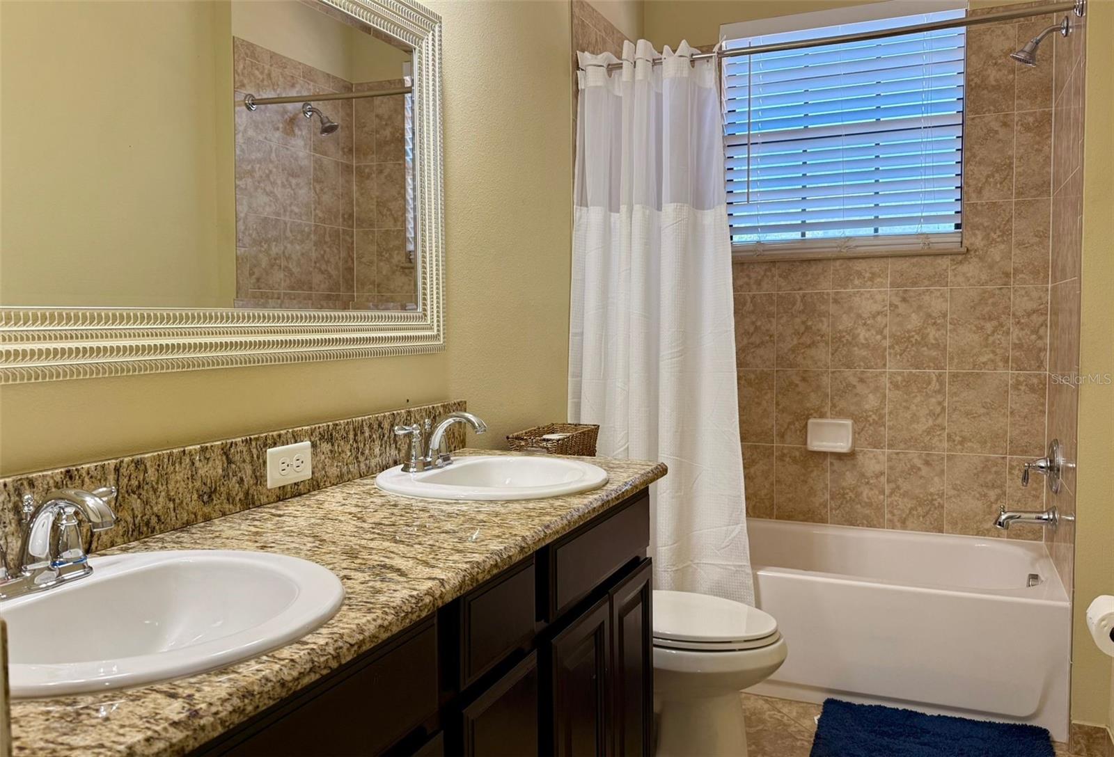 EAGLE CRK PH 01C-VLG D - Residential Lease