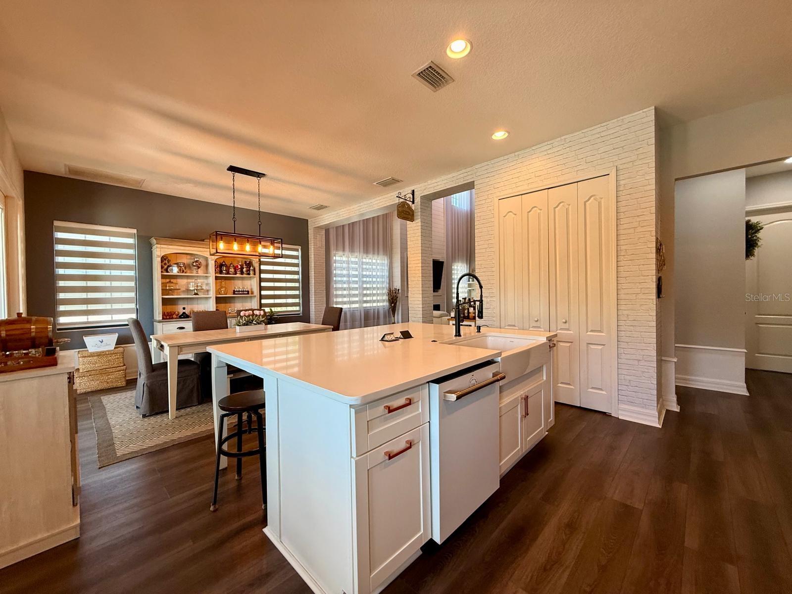 EAGLE CRK PH 01C-VLG D - Residential Lease