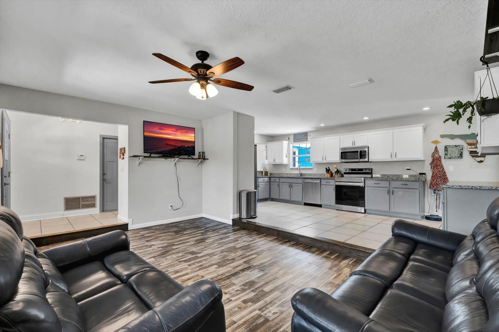 QUIET PLACE IN COUNTRY UNIT 01-04 - Residential