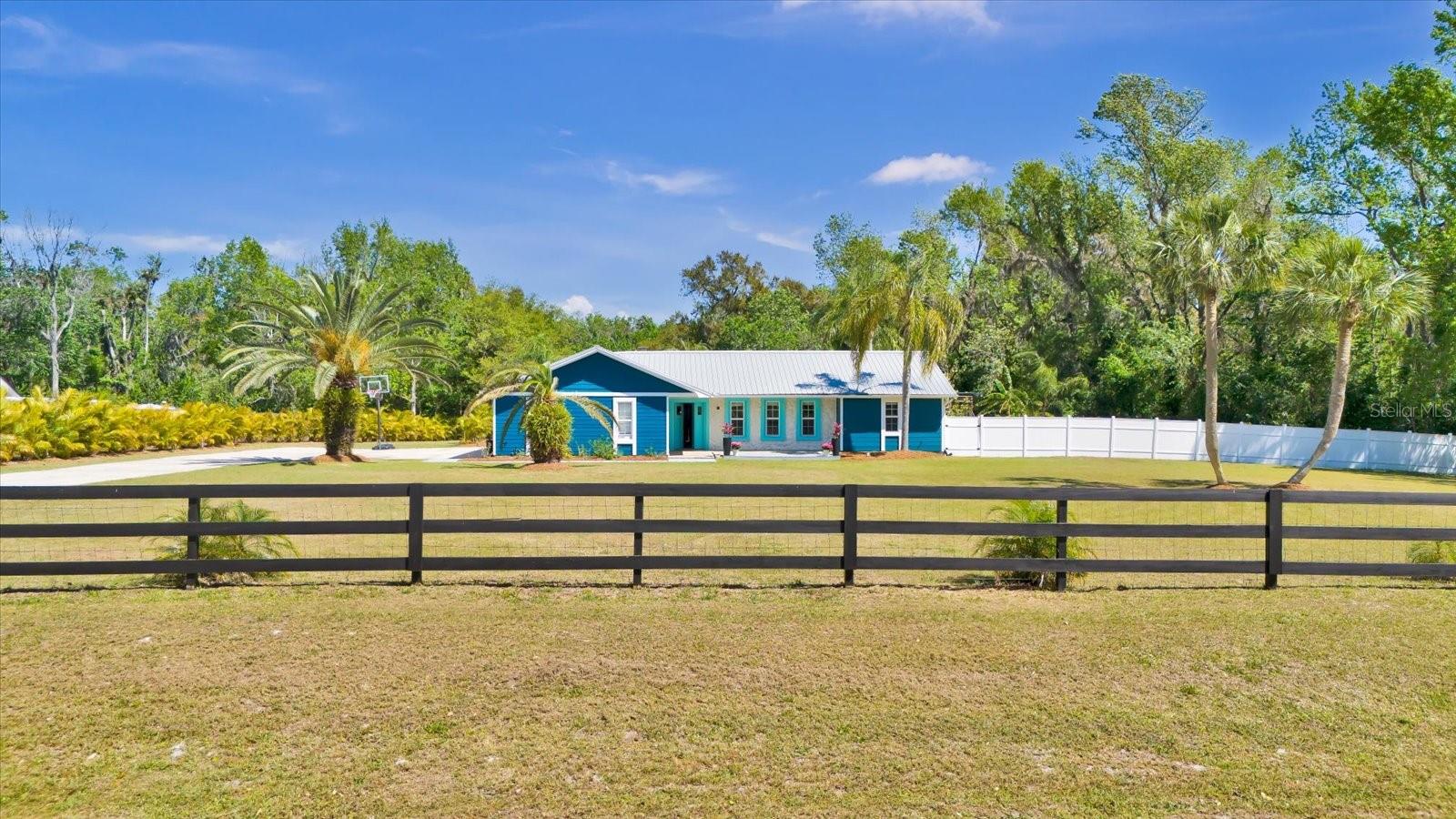 QUIET PLACE IN COUNTRY UNIT 01-04 - Residential