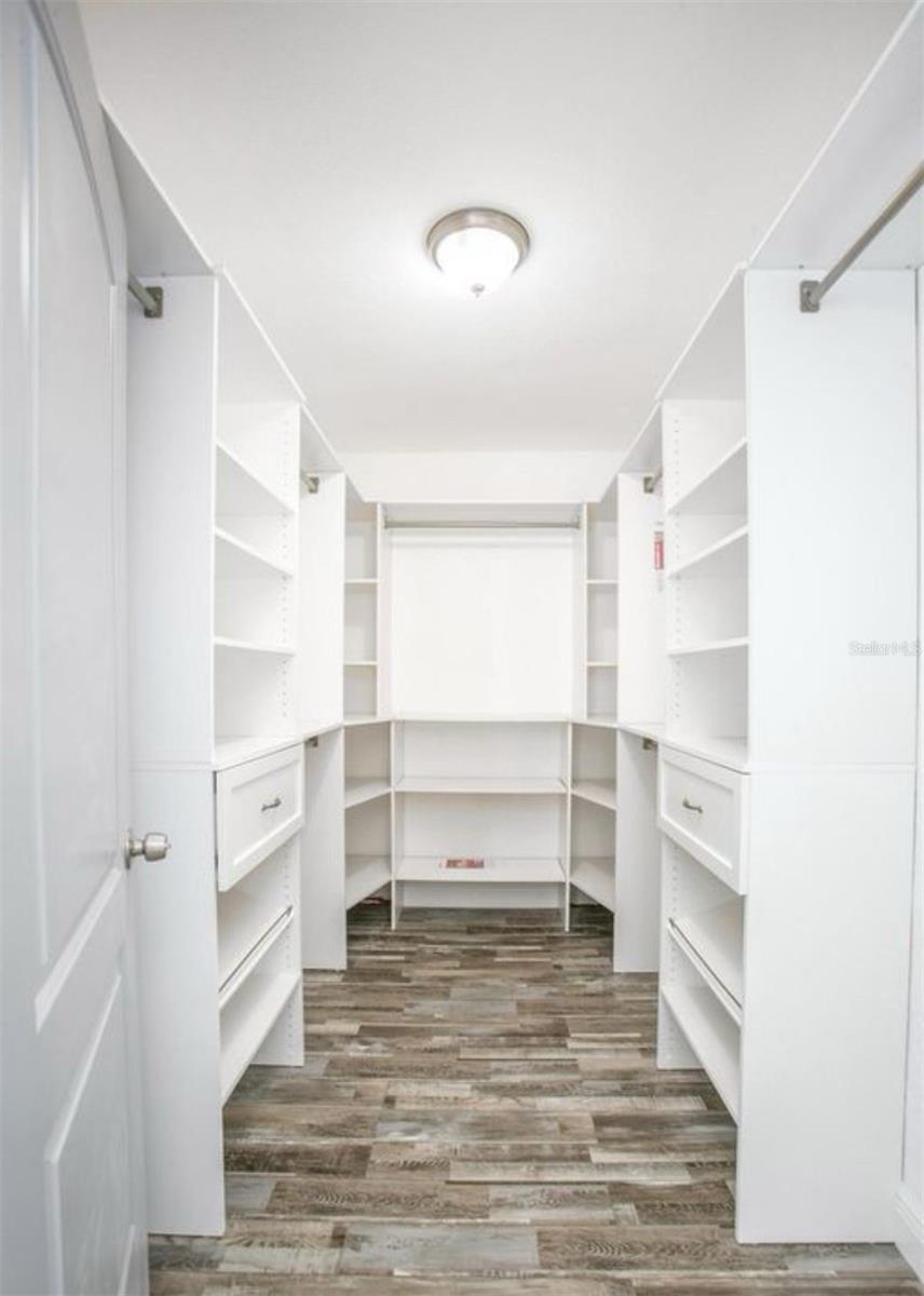 QUIET PLACE IN COUNTRY UNIT 01-04 - Residential